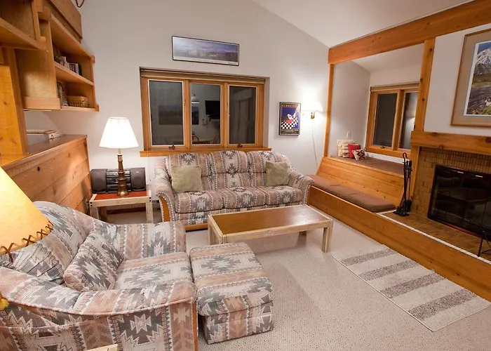 Rendezvous Mountain Lodge *